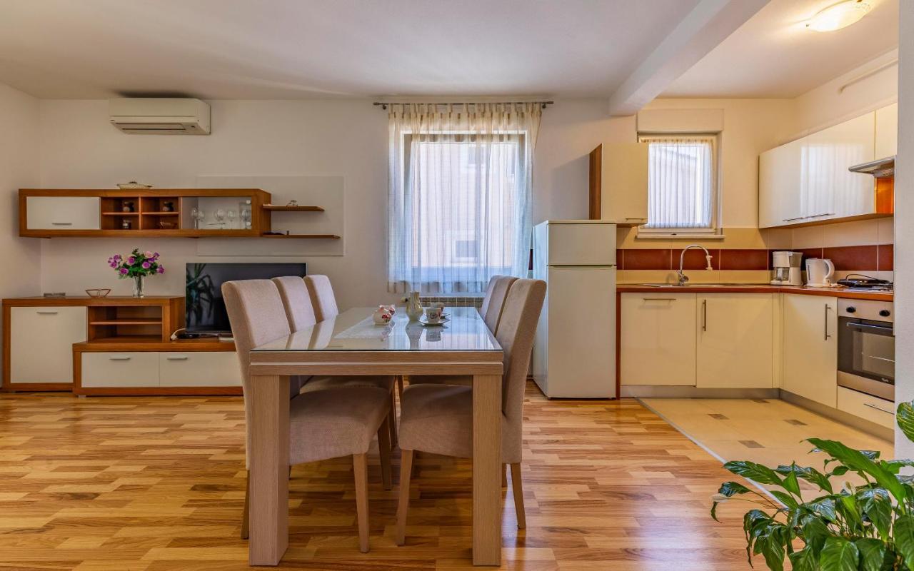 Istriensonne - Apartments Veruda Mit Grillterrasse Pula Exterior photo